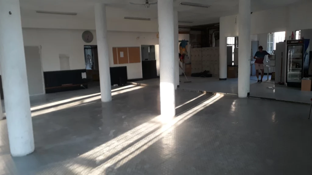 Salle polyvalente au début des travaux